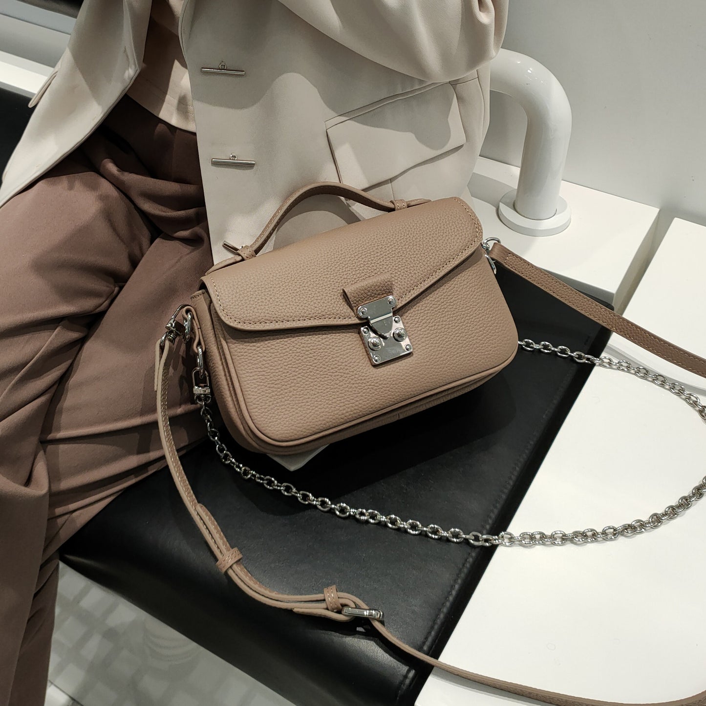 Chain Fashion Commuter High-grade First Layer Handbags