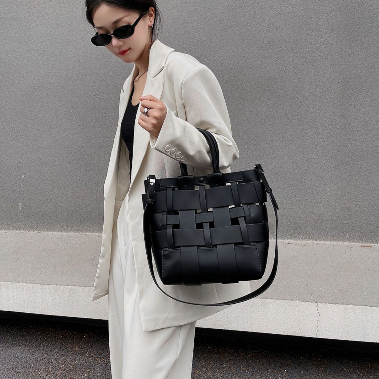 Niche Hollow Design Fashion Authentic Leather Weave Large Handbags