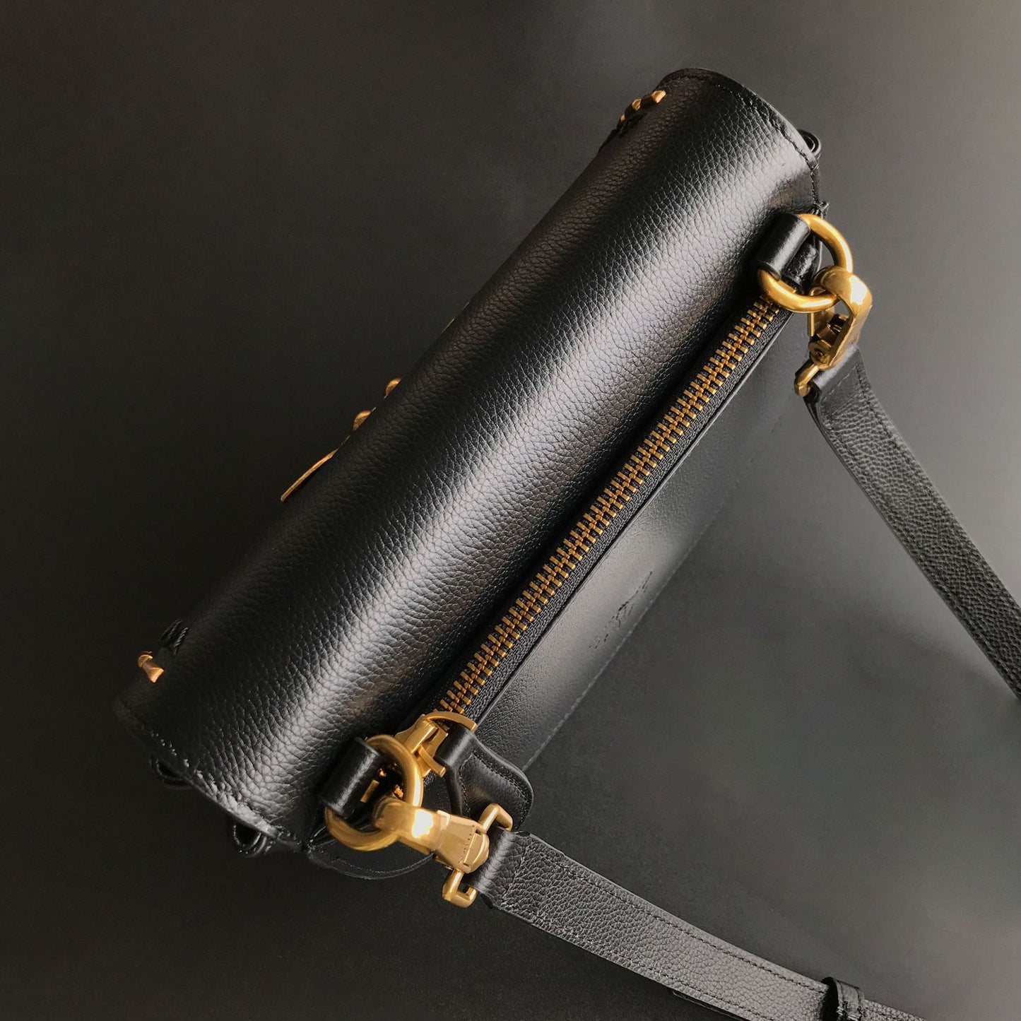 Women's First Layer Cowhide Rivet Saddle Swallow Bags