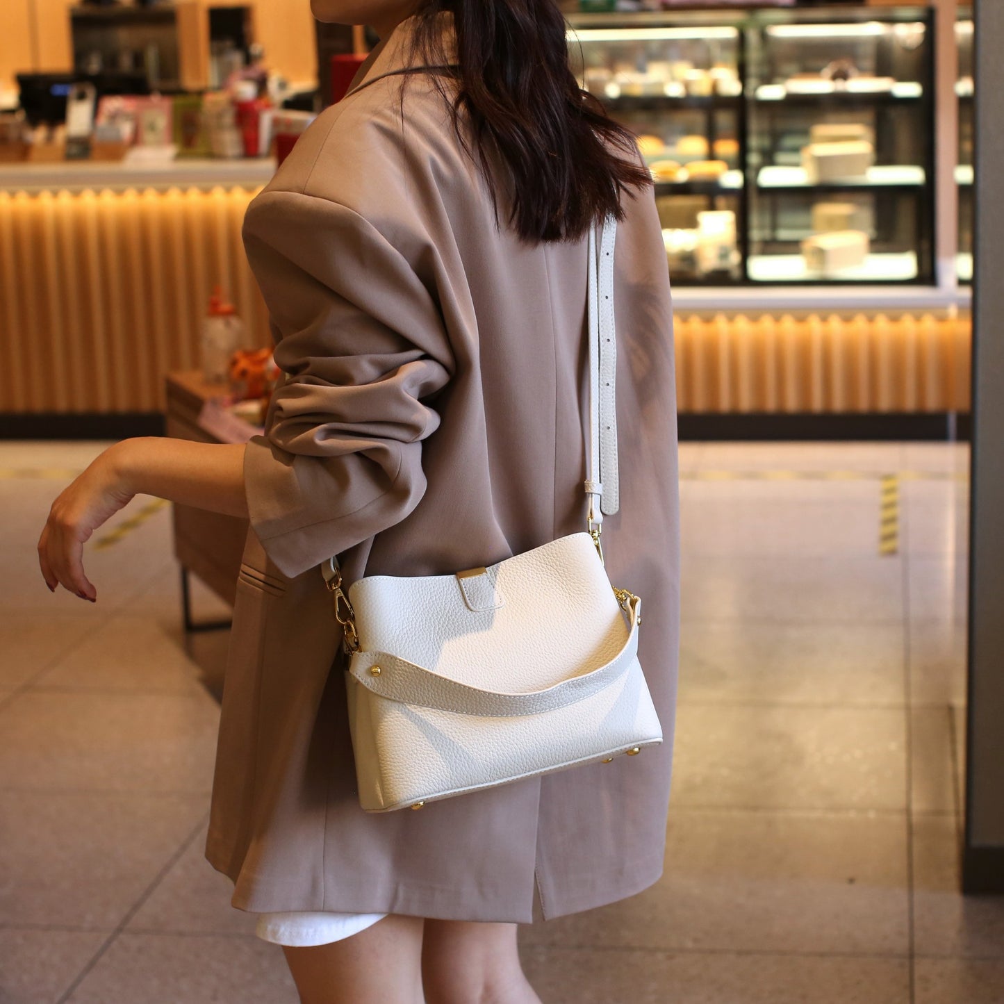 Women's First Layer Cowhide Leather Strap Large Shoulder Bags