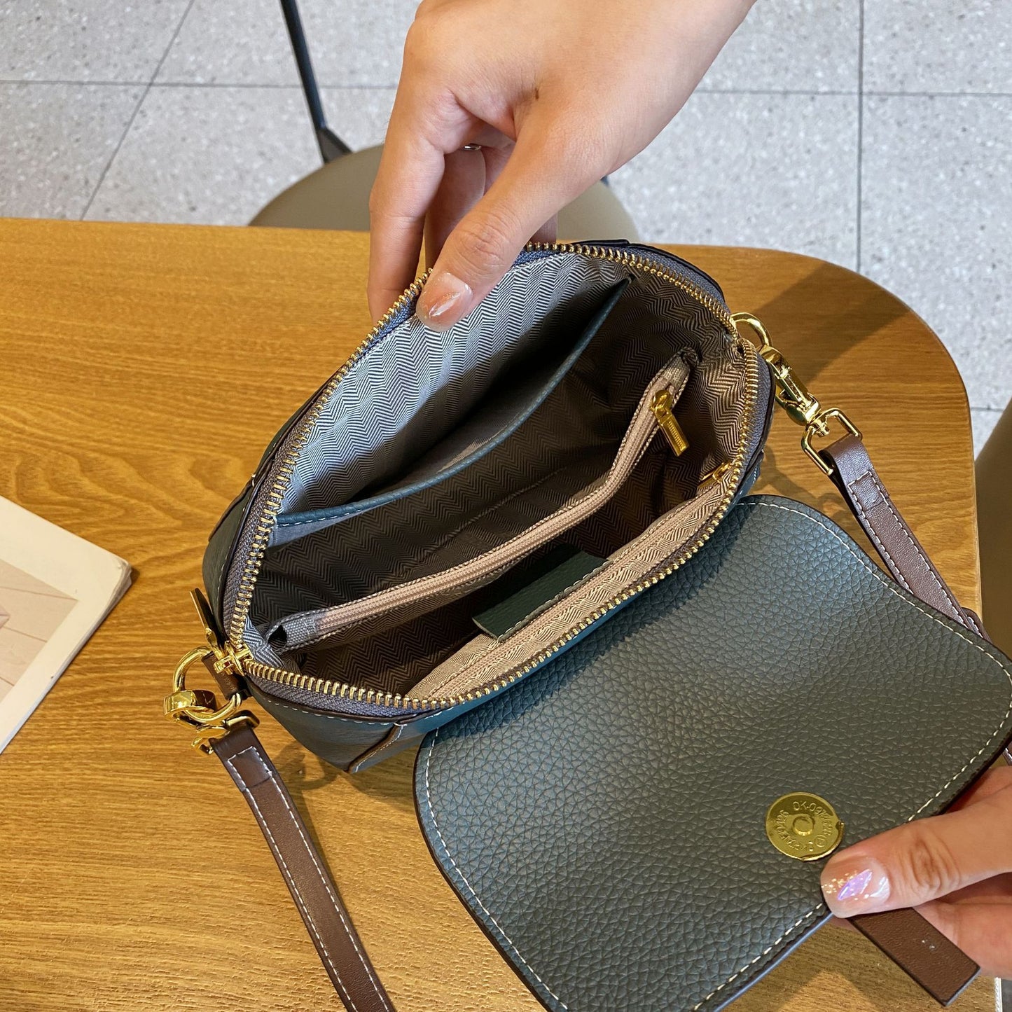 Women's & Men's First Layer Cowhide Single Medium Lady's Men's Bags