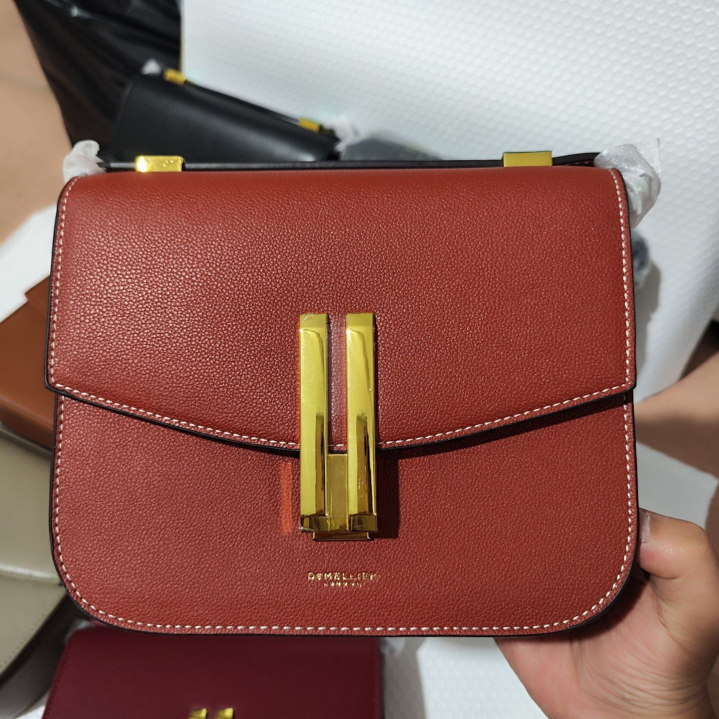 Women's Design Genuine Leather Flip Retro Simple Crossbody Bags