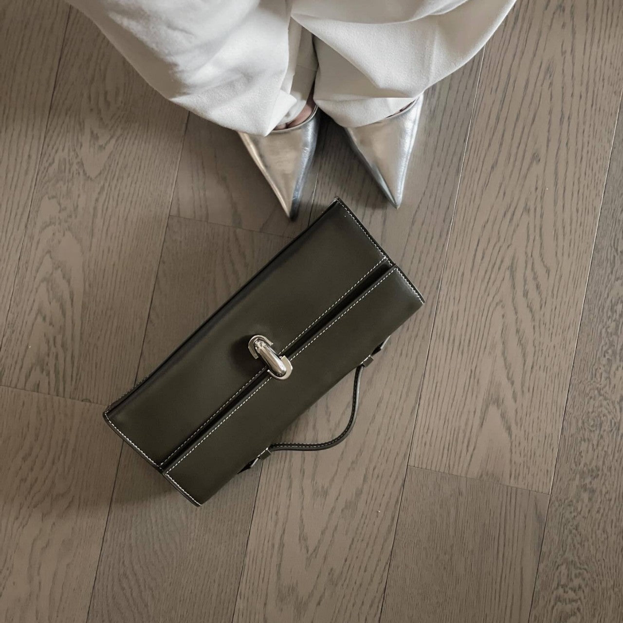 Women's Italian Light Luxury Long Design Vintage Handbags