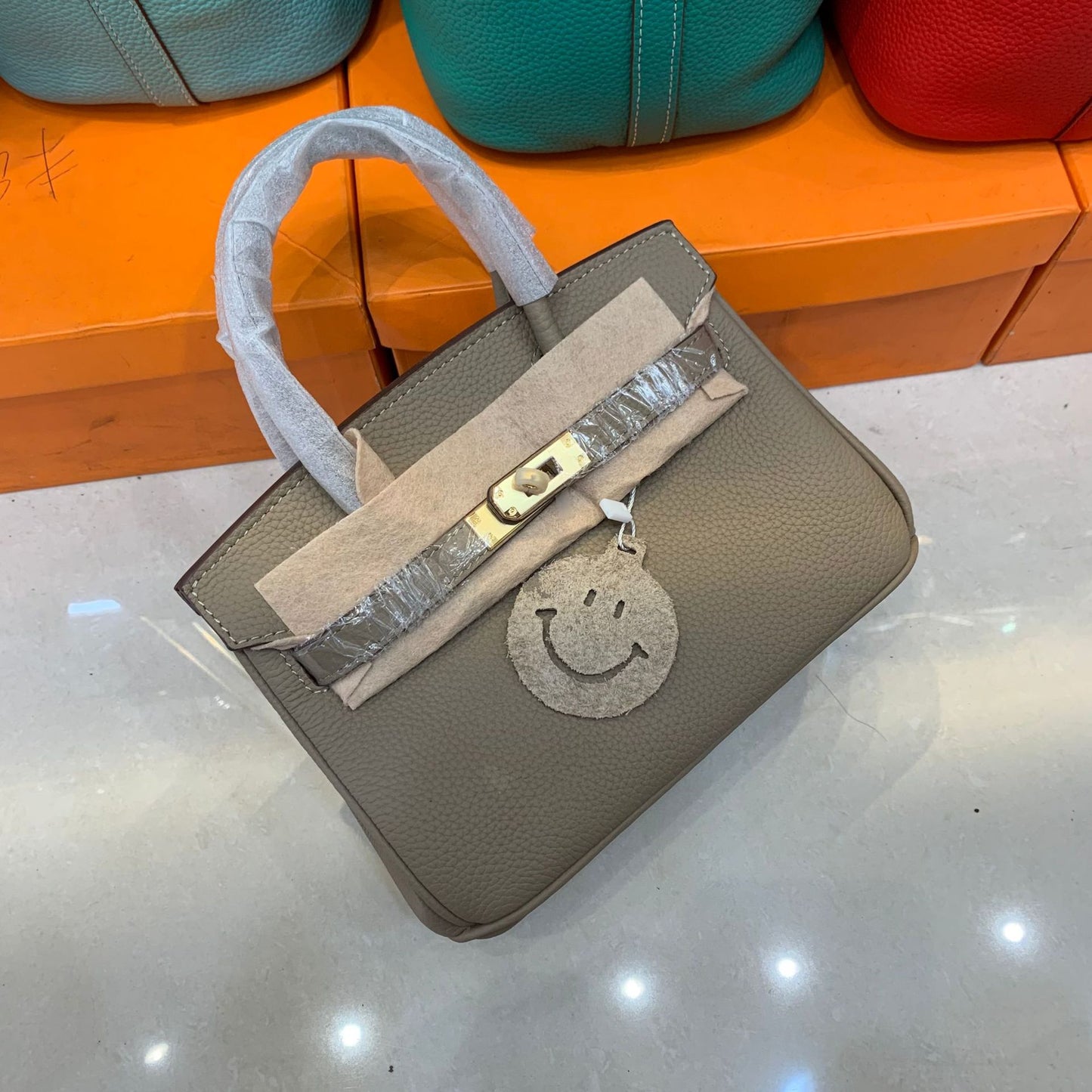 Women's First Layer Cowhide High-grade Large Capacity Handbags