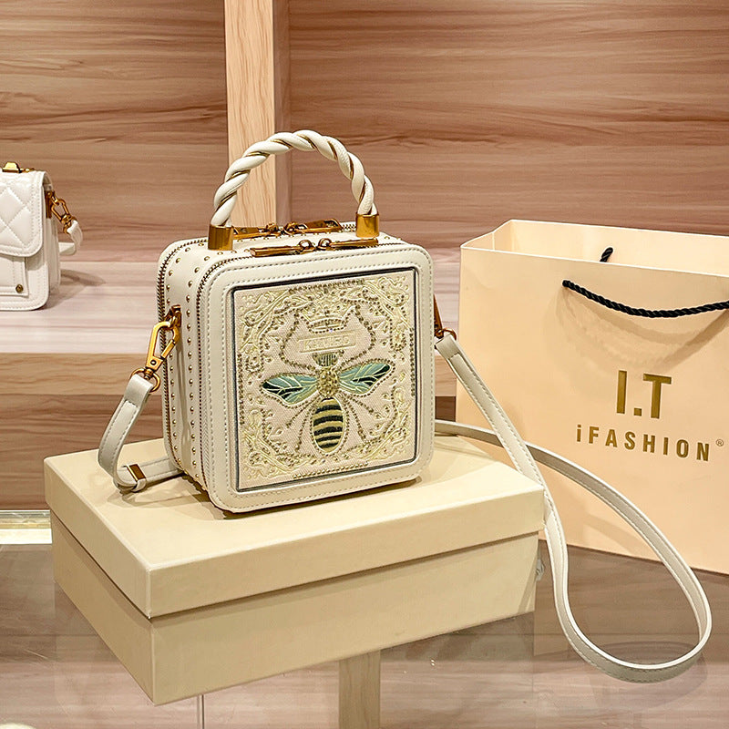 Women's Embroidered Lion Ridge Fashionable High-grade Portable Bags