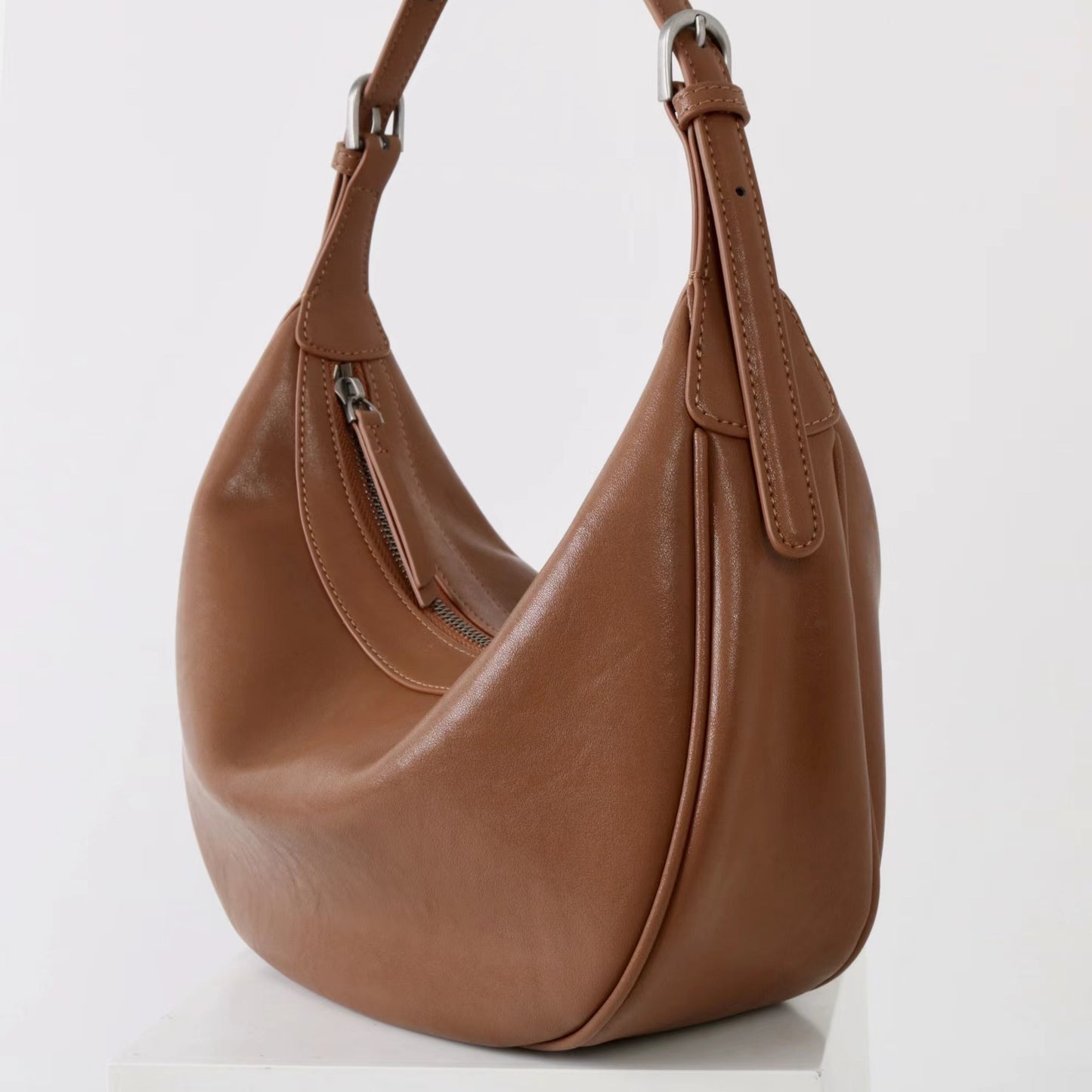 Leather Half Month Niche High-grade Feeling Tong Shoulder Bags