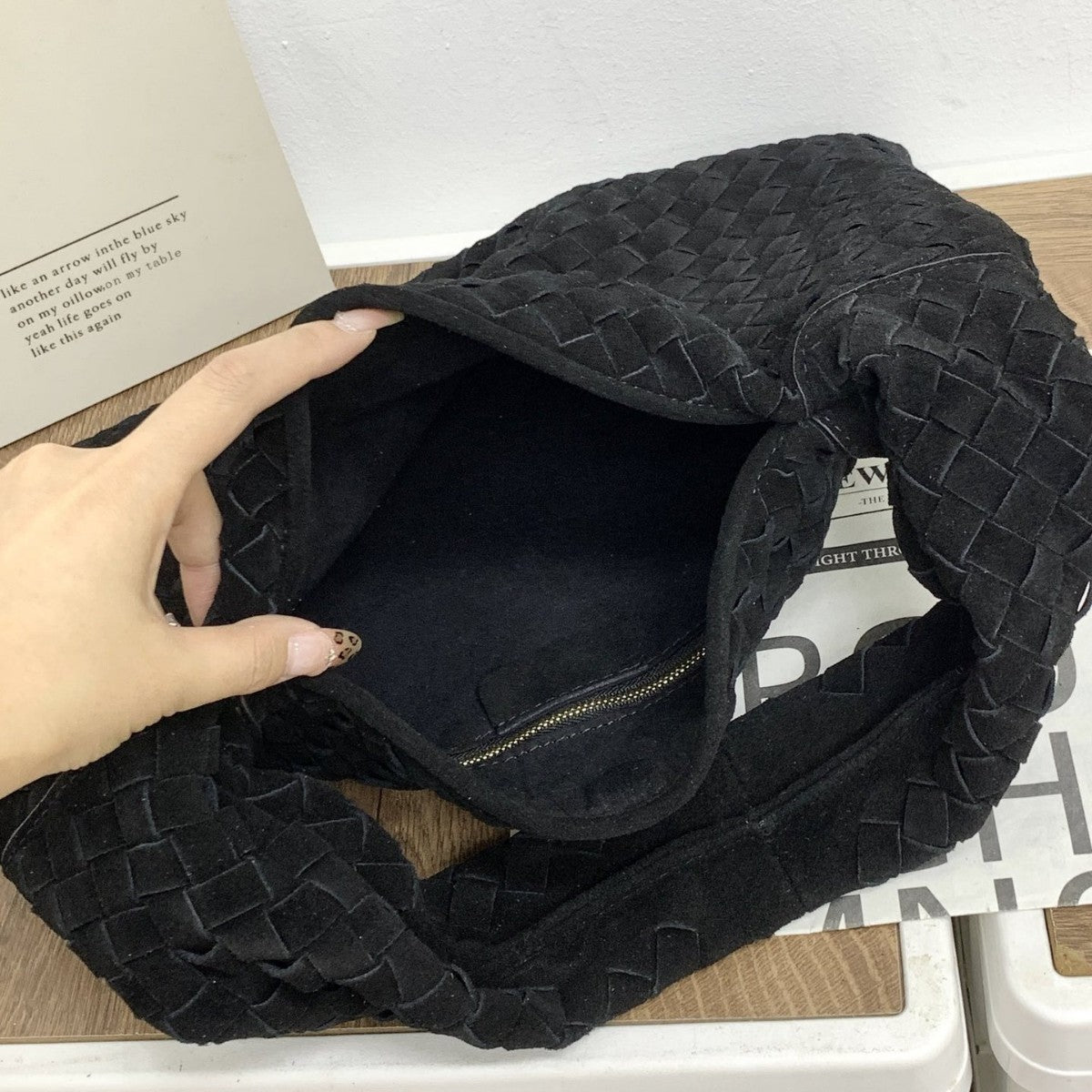 Women's French Style High Sense Woven Underarm Niche Shoulder Bags