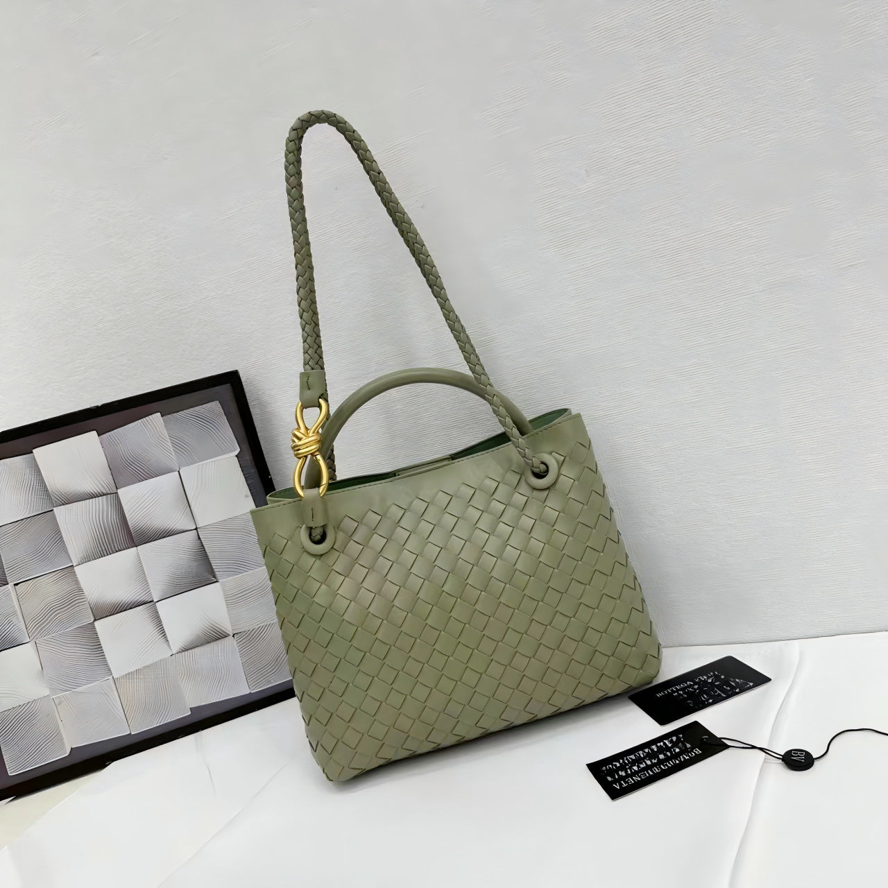 Beautiful Stylish Charming Woven Metal Catch Tote Bags