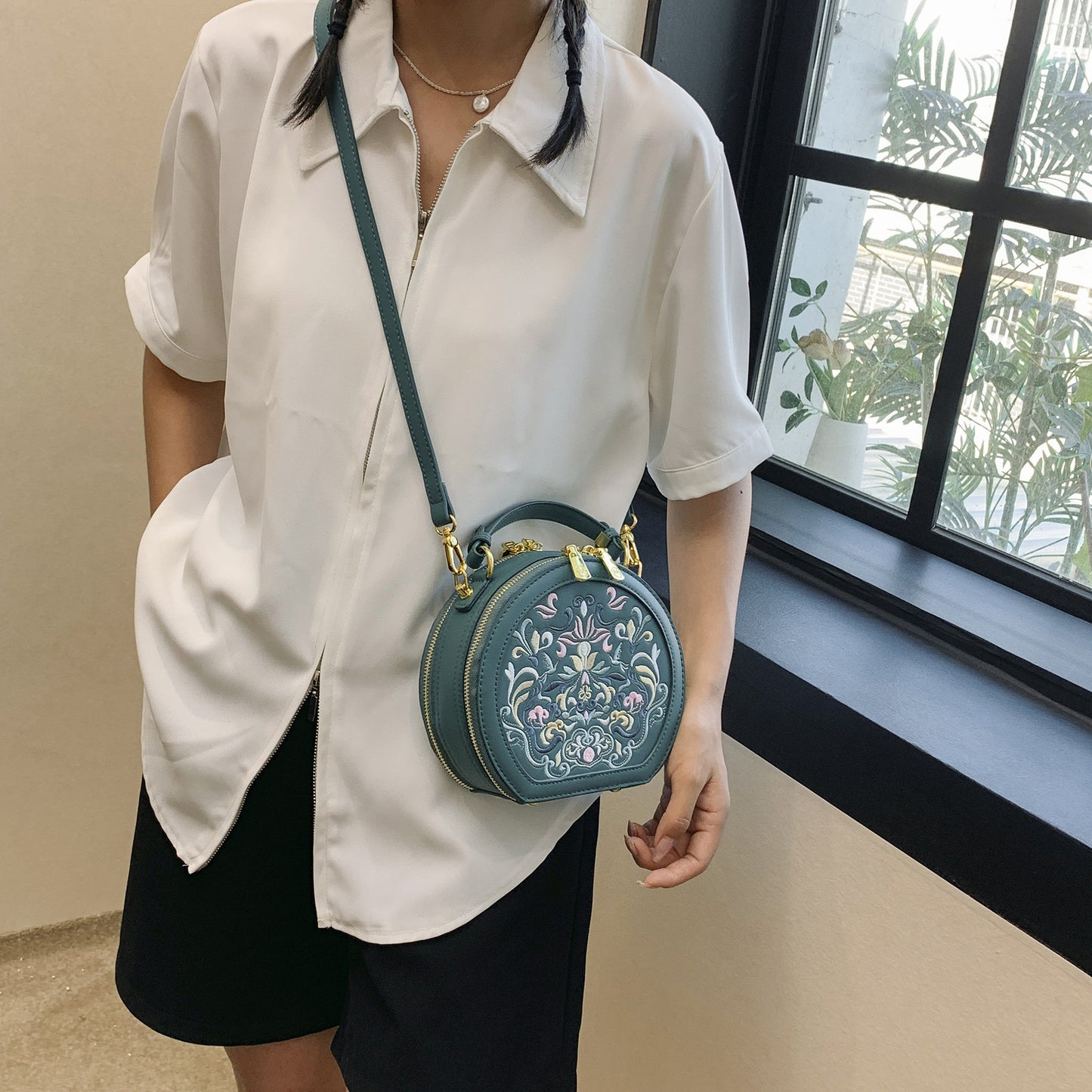 Niche Advanced Texture Embroidered Trendy Artistic Crossbody Bags