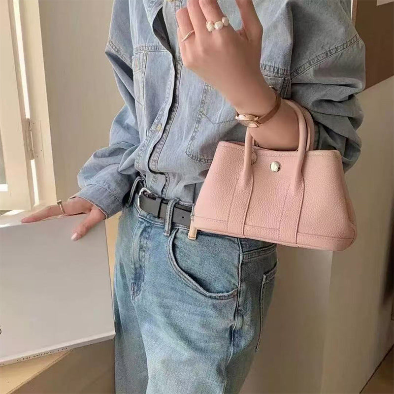 Women's Layer Cowhide Medium Genuine Leather Light Luxury Handbags