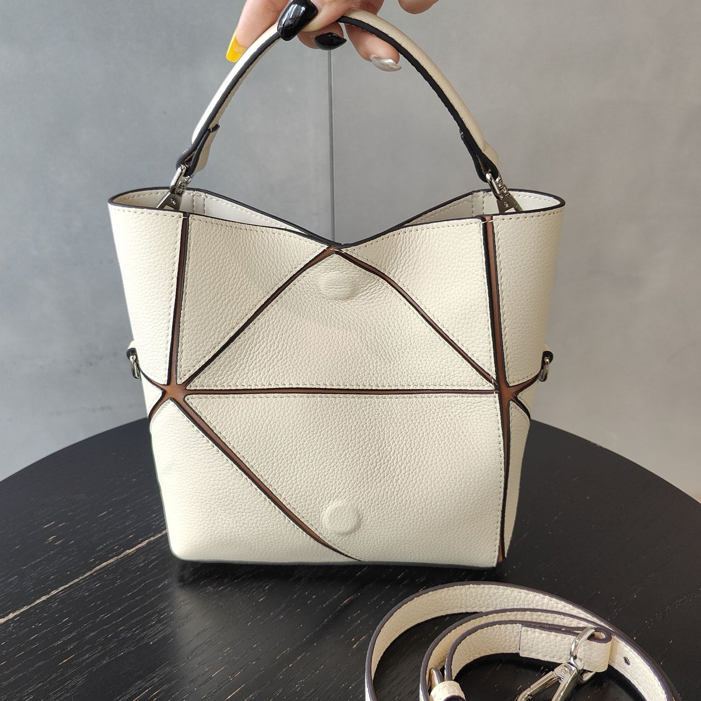 Comfortable Women's High-grade Diamond Geometric Deformation Bucket Bags