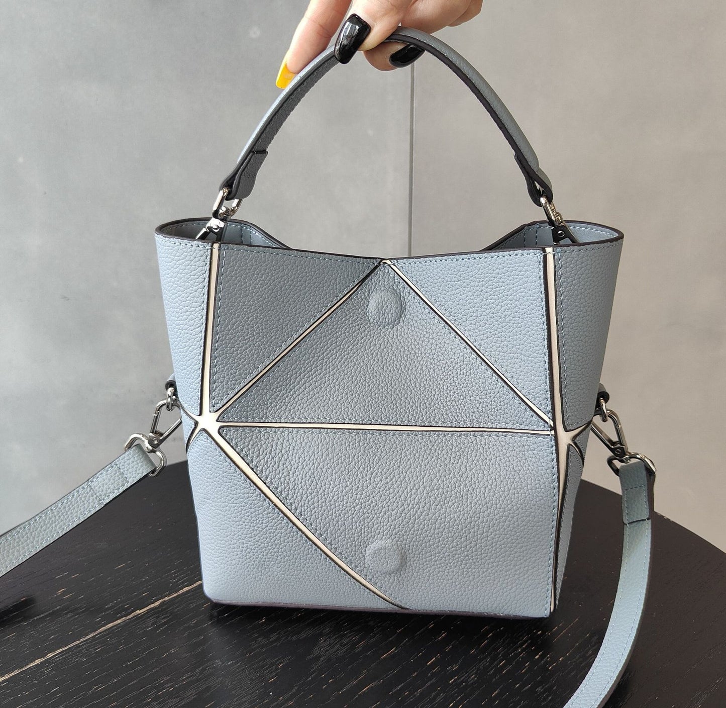 Comfortable Women's High-grade Diamond Geometric Deformation Bucket Bags