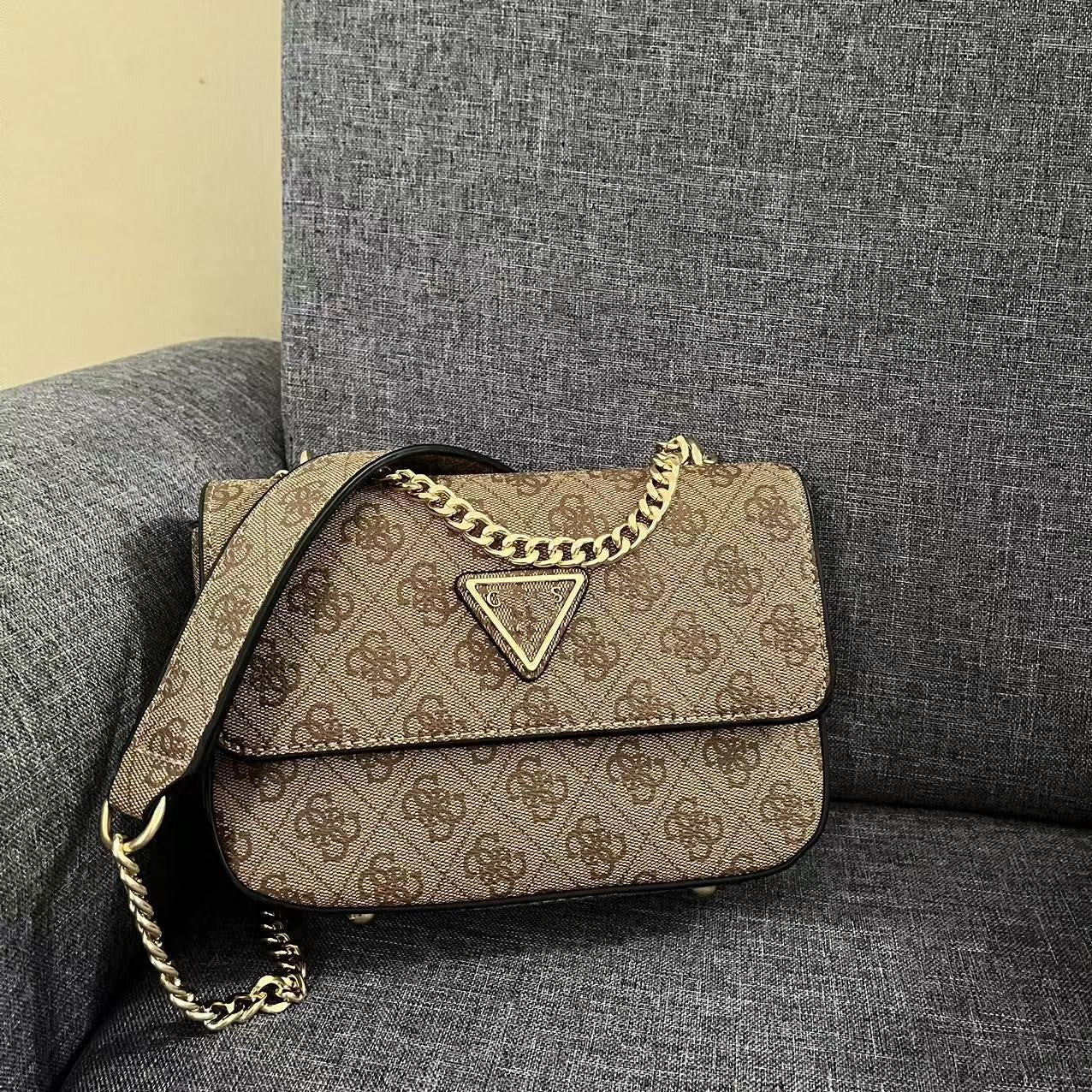 Women's Simple Chain Stitching Printing Solid Color Fashion Shoulder Bags