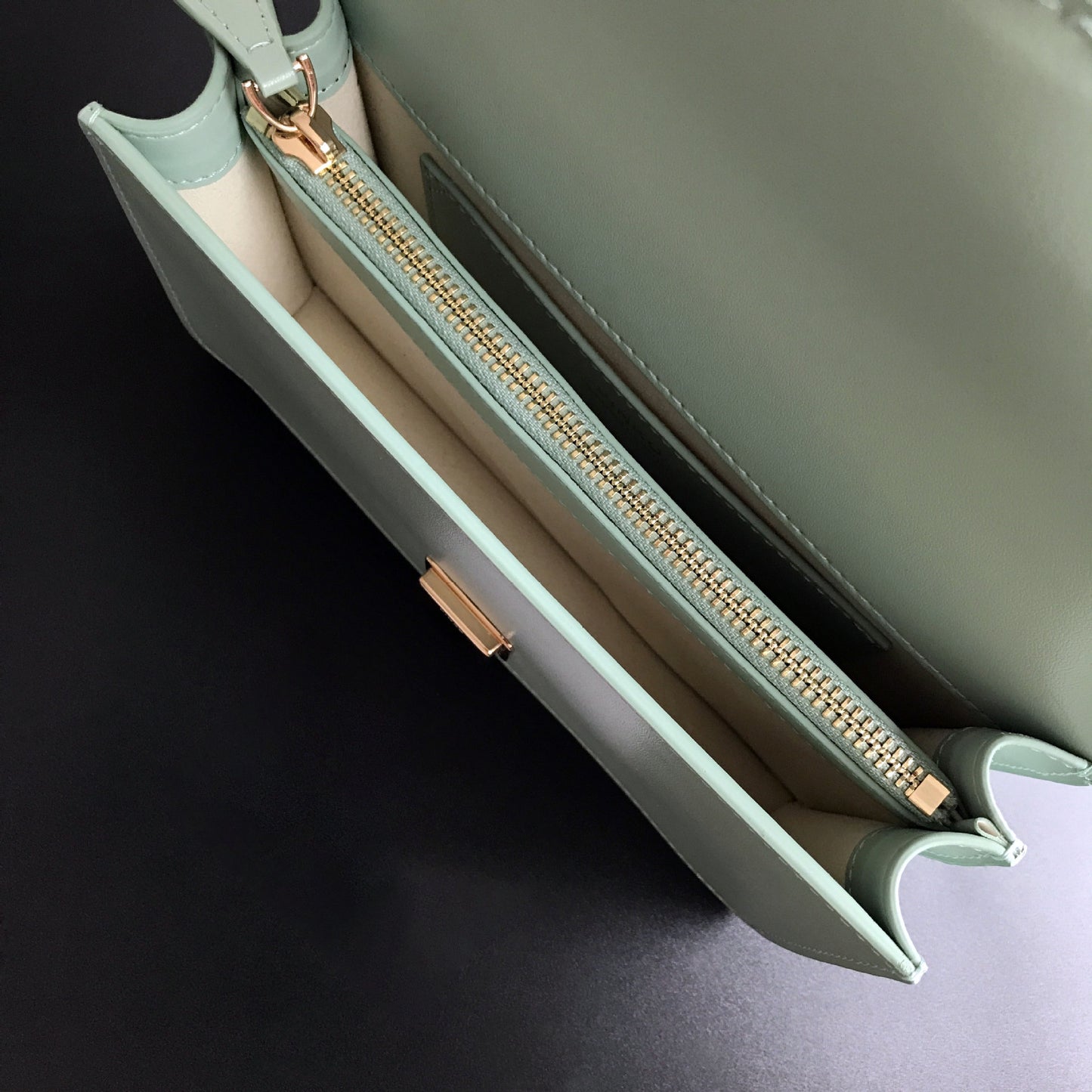 Women's Leather Gem Chain Rivets Swallow Single Bags
