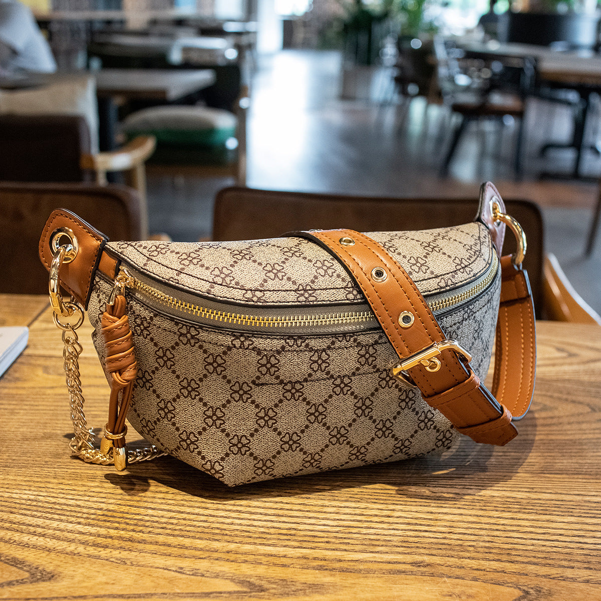 Women's Retro Printed Elegant Crescent Dumpling Large Crossbody Bags