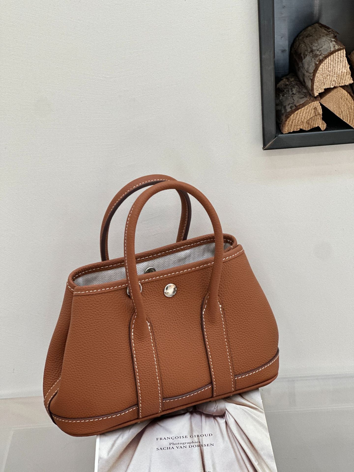 Women's Layer Cowhide Medium Genuine Leather Light Luxury Handbags