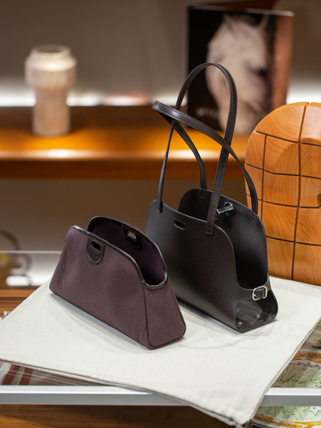 Women's Cowhide Old Money Style Shell Retro Shoulder Bags