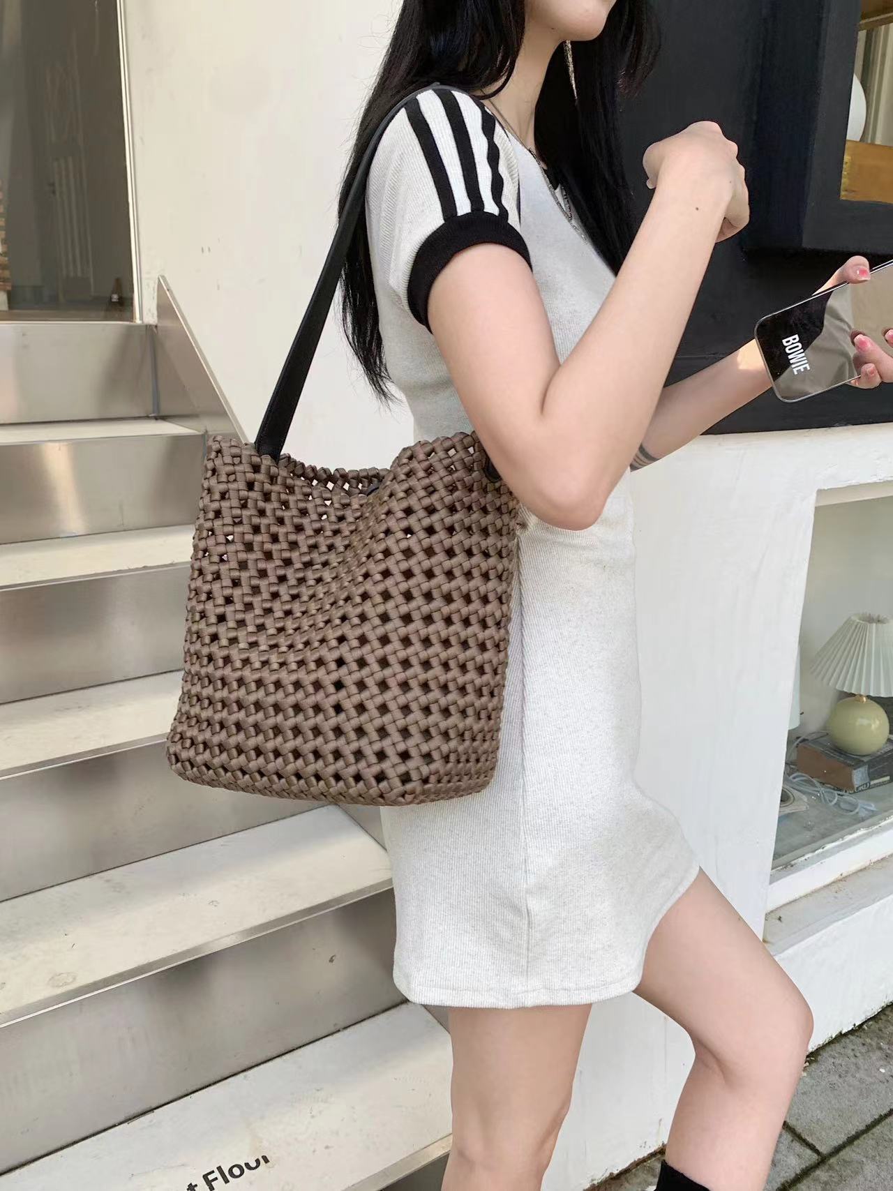 Women's Retro Hollow Woven Large Capacity Portable Shoulder Bags