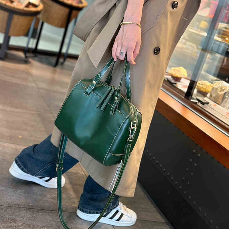 Women's Oil Wax Leather Large Capacity Commuter Handbags