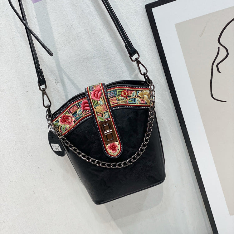 Women's Retro Chinese Style Embroidery With Cheongsam Shoulder Bags