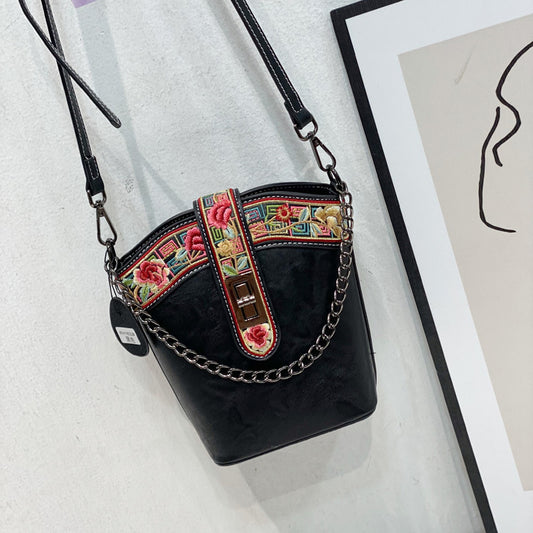 Women's Retro Chinese Style Embroidery With Cheongsam Shoulder Bags