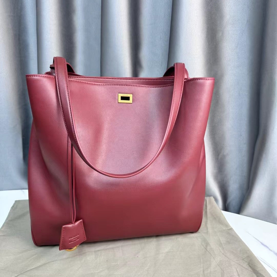 Women's Unisex Style Large Capacity Cowhide Leather Bags