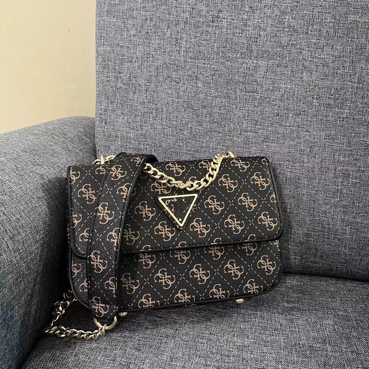 Women's Simple Chain Stitching Printing Solid Color Fashion Shoulder Bags