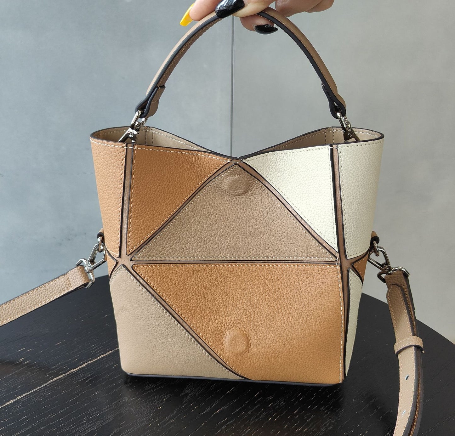 Comfortable Women's High-grade Diamond Geometric Deformation Bucket Bags
