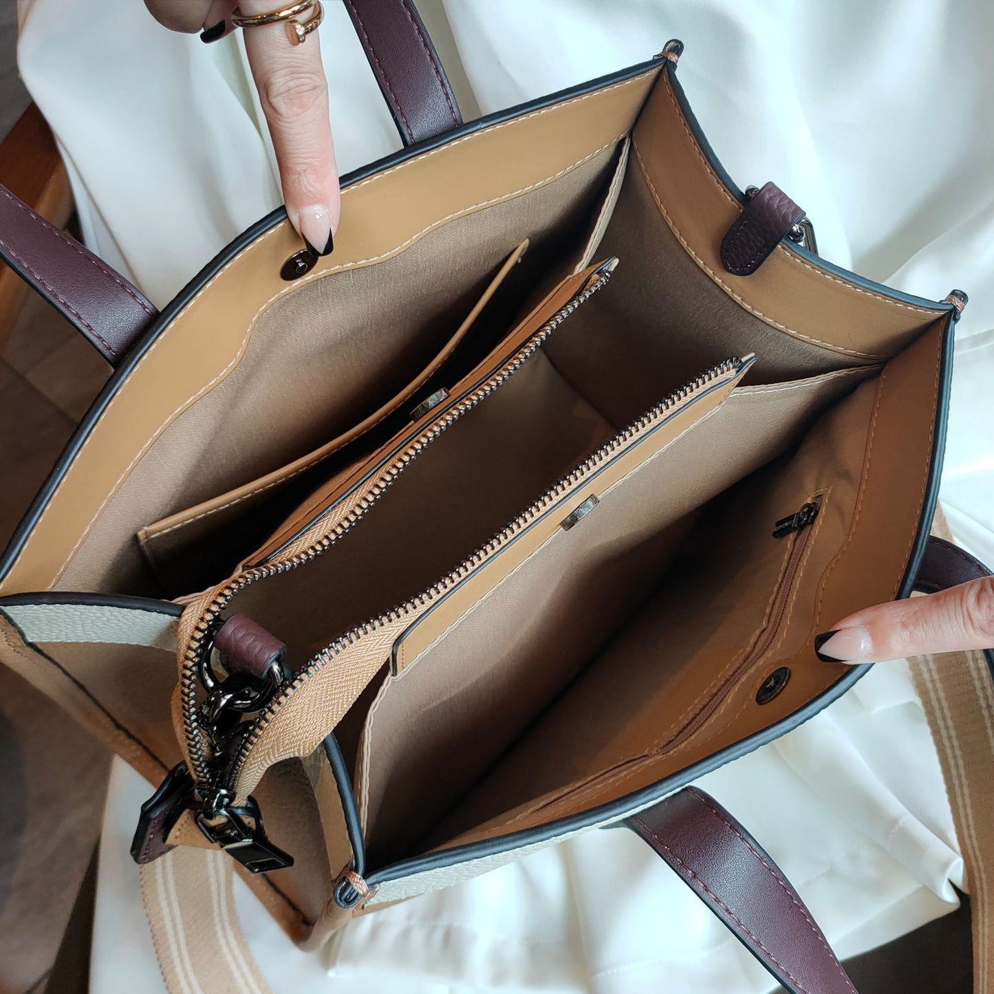 Women's Autumn Design Fashion Hand Holding Wide Shoulder Bags