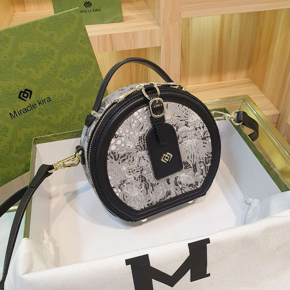 Women's Classic Portable Semicircle Fashionable Exquisite Crossbody Bags