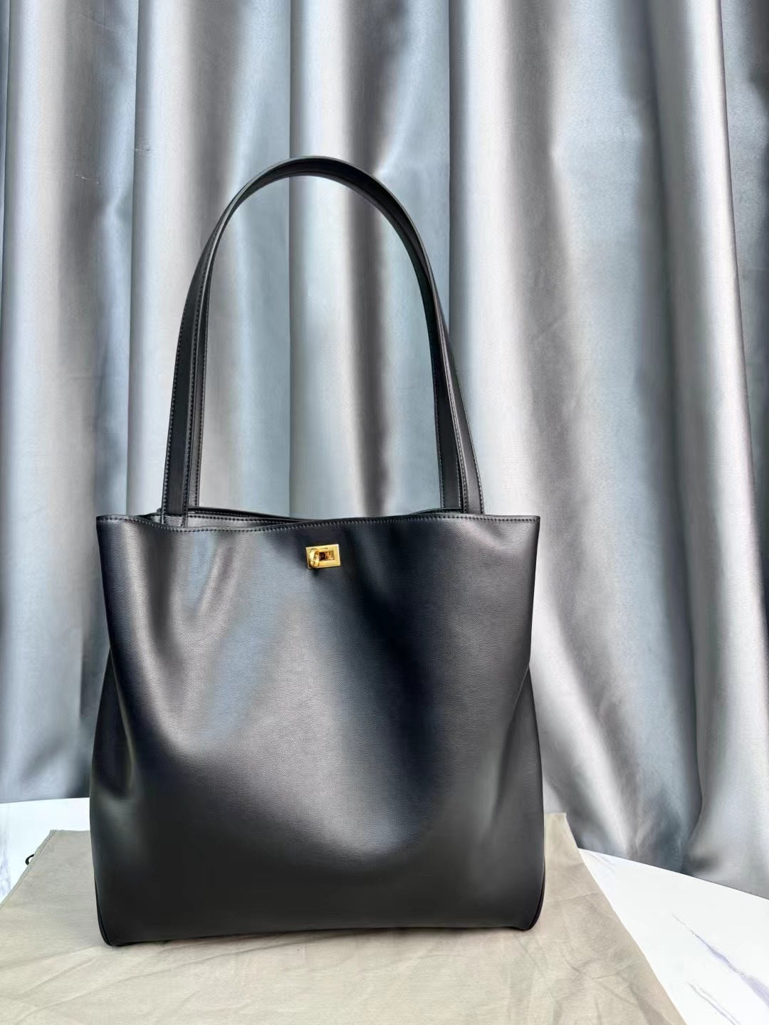 Women's Unisex Style Large Capacity Cowhide Leather Bags