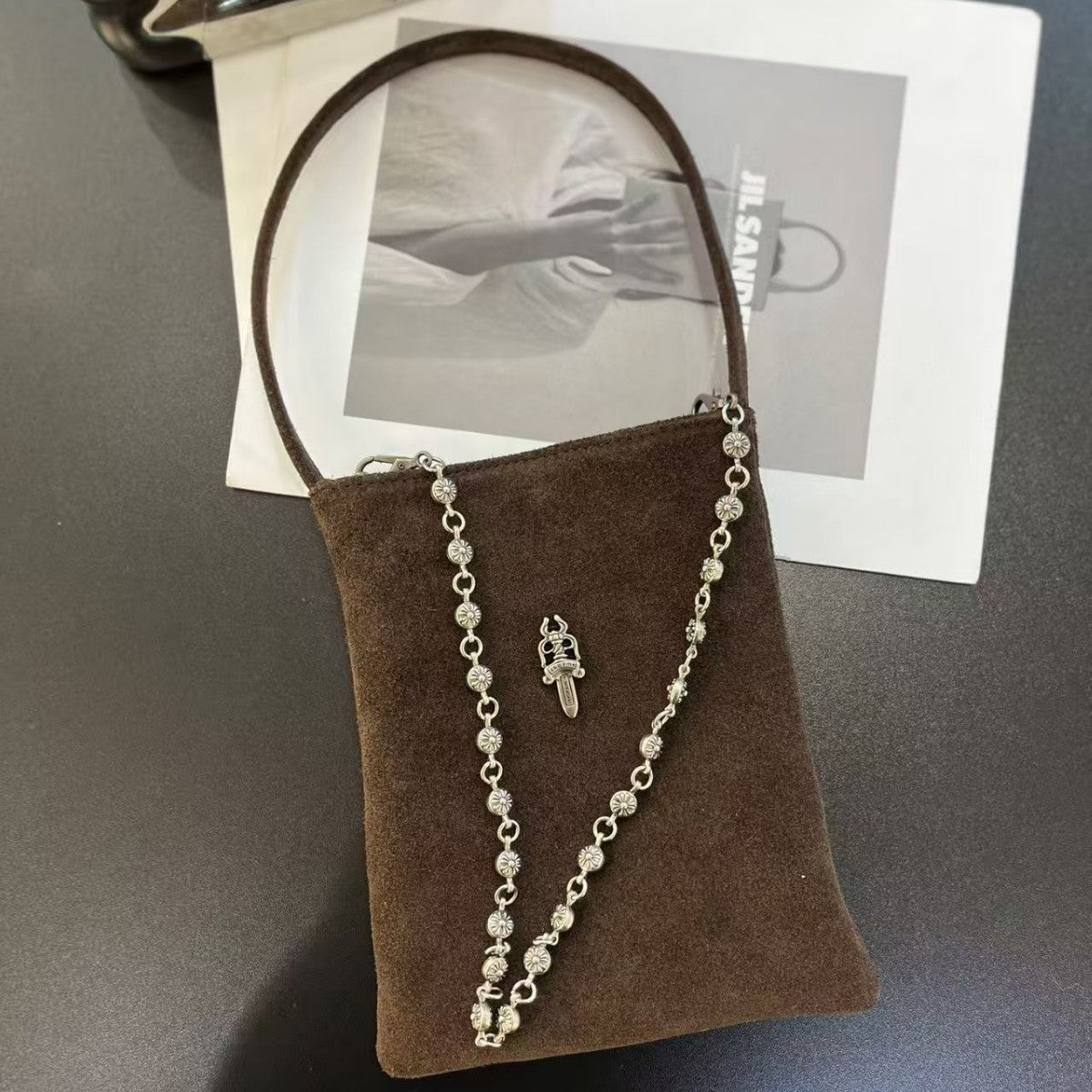 Beautiful Women's Solid Color Chain Mobile Handbags