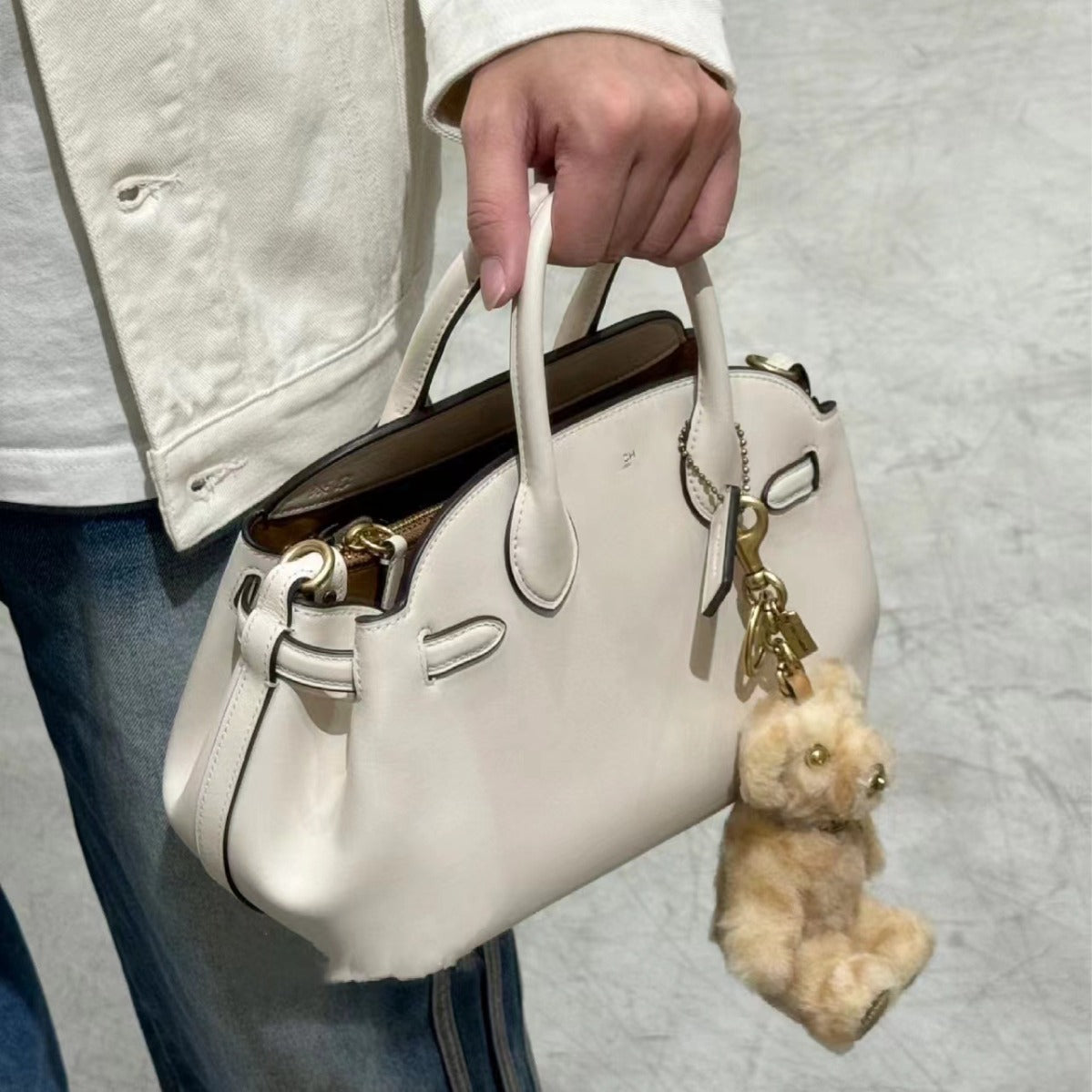 Durable Autumn Portable Caramel Leather Commuter Handbags