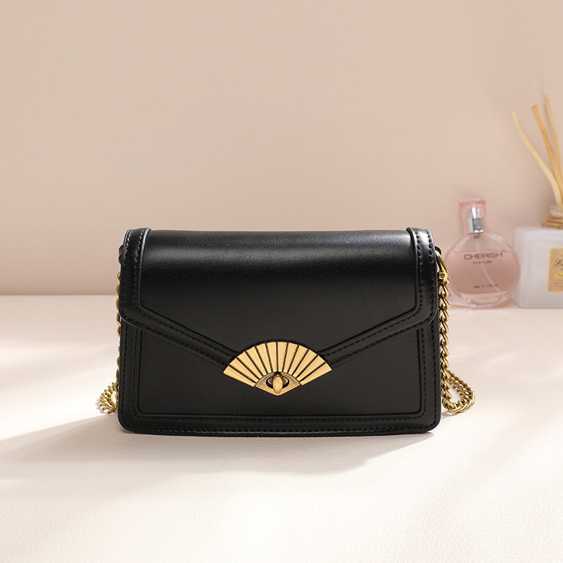 Women's Niche Summer Pearl Chain Retro Fashion Crossbody Bags