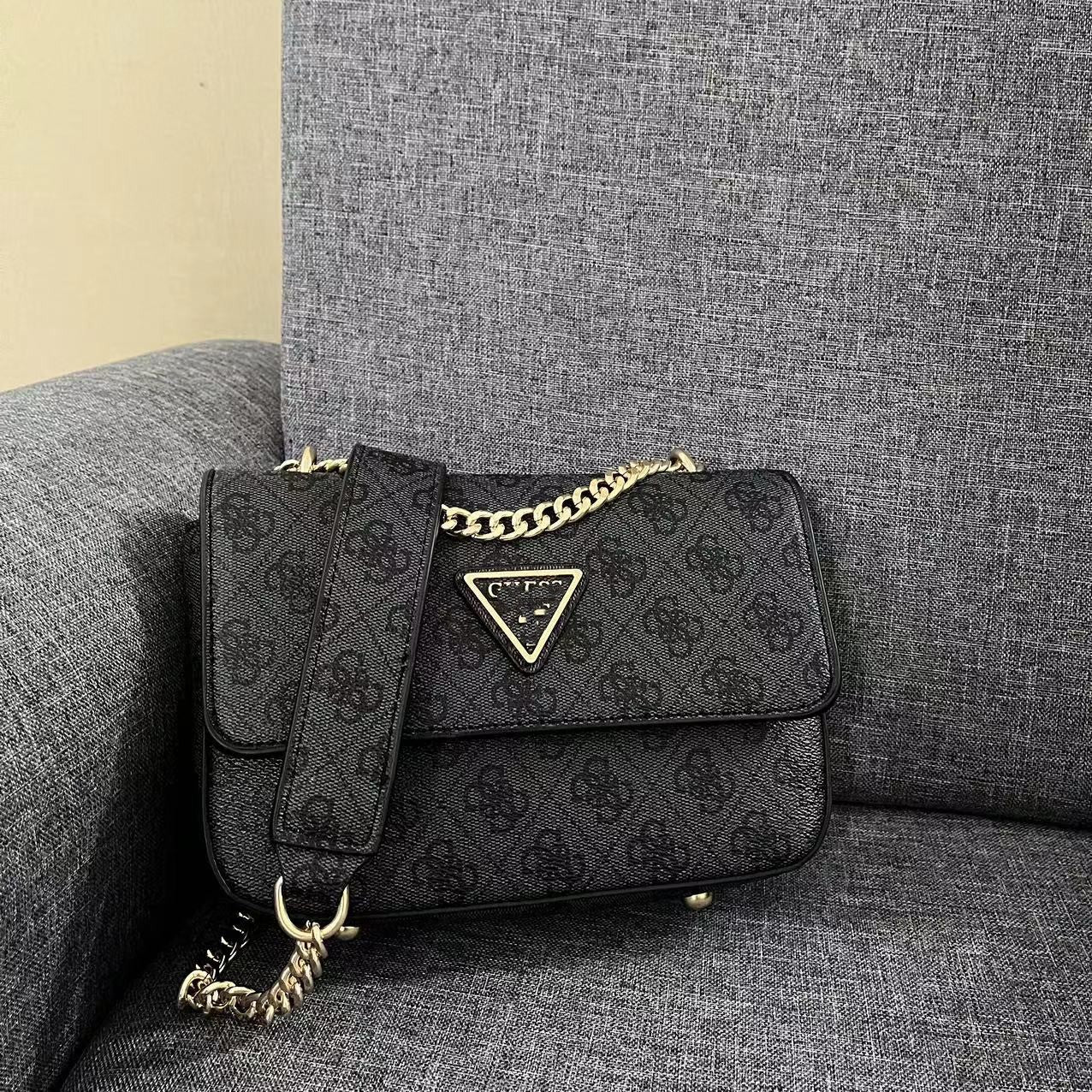 Women's Simple Chain Stitching Printing Solid Color Fashion Shoulder Bags