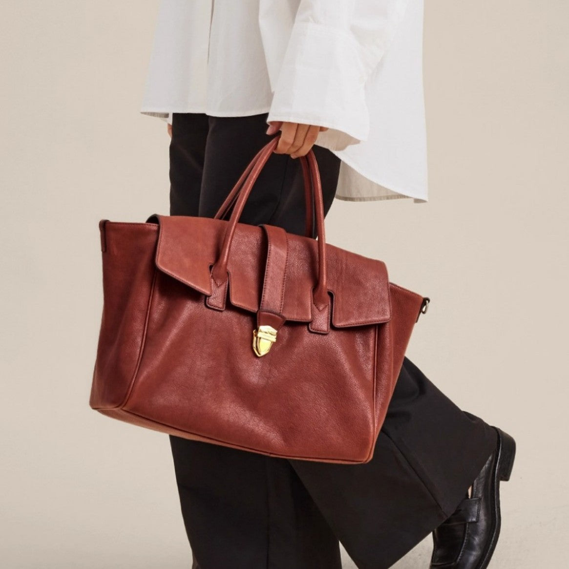 Women's Leather Retro Large Capacity Commuter First Layer Shoulder Bags