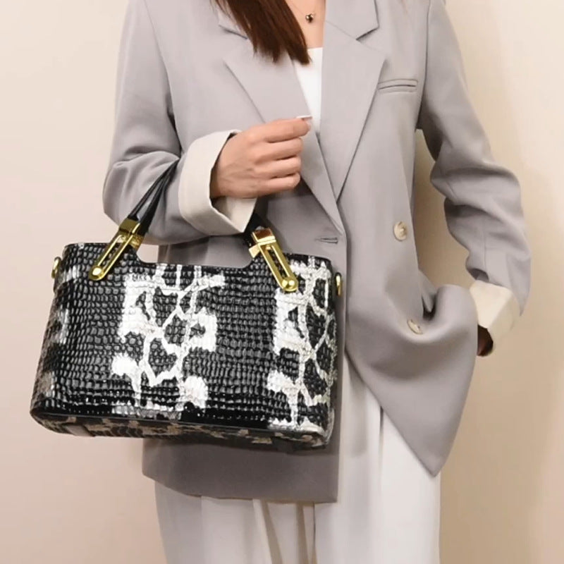 Women's Snake Pattern Large Capacity Fashion Embossed Handbags