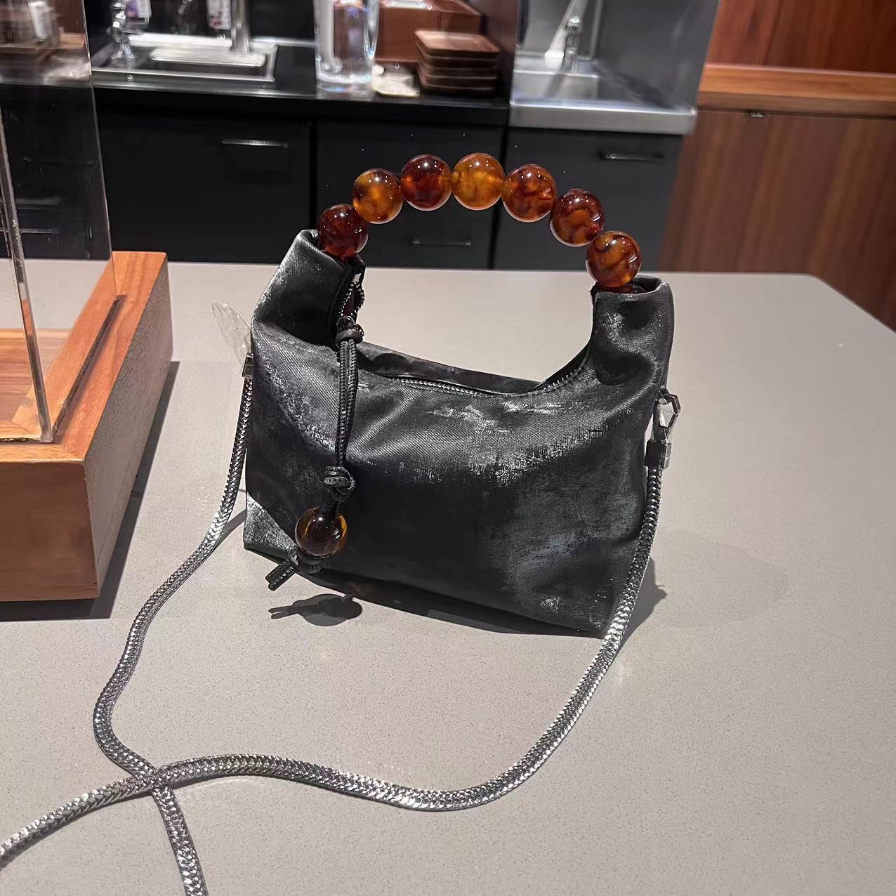 Women's Leather Pearl Niche Retro Textured Premium Handbags