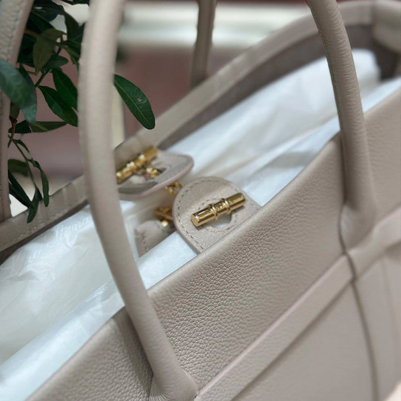 Charming Women's Niche Vegetable Basket Commuter Tote Bags