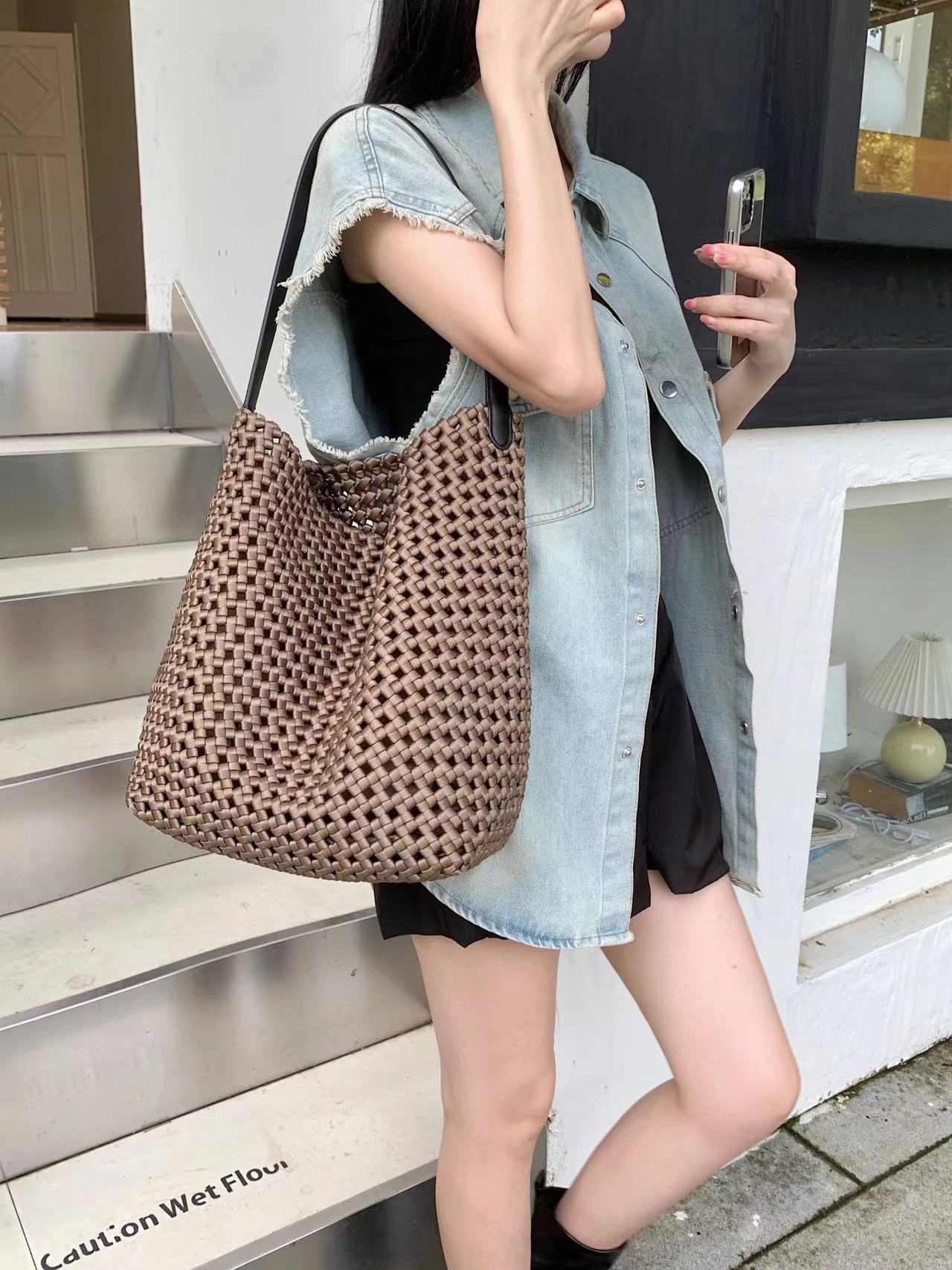 Women's Retro Hollow Woven Large Capacity Portable Shoulder Bags