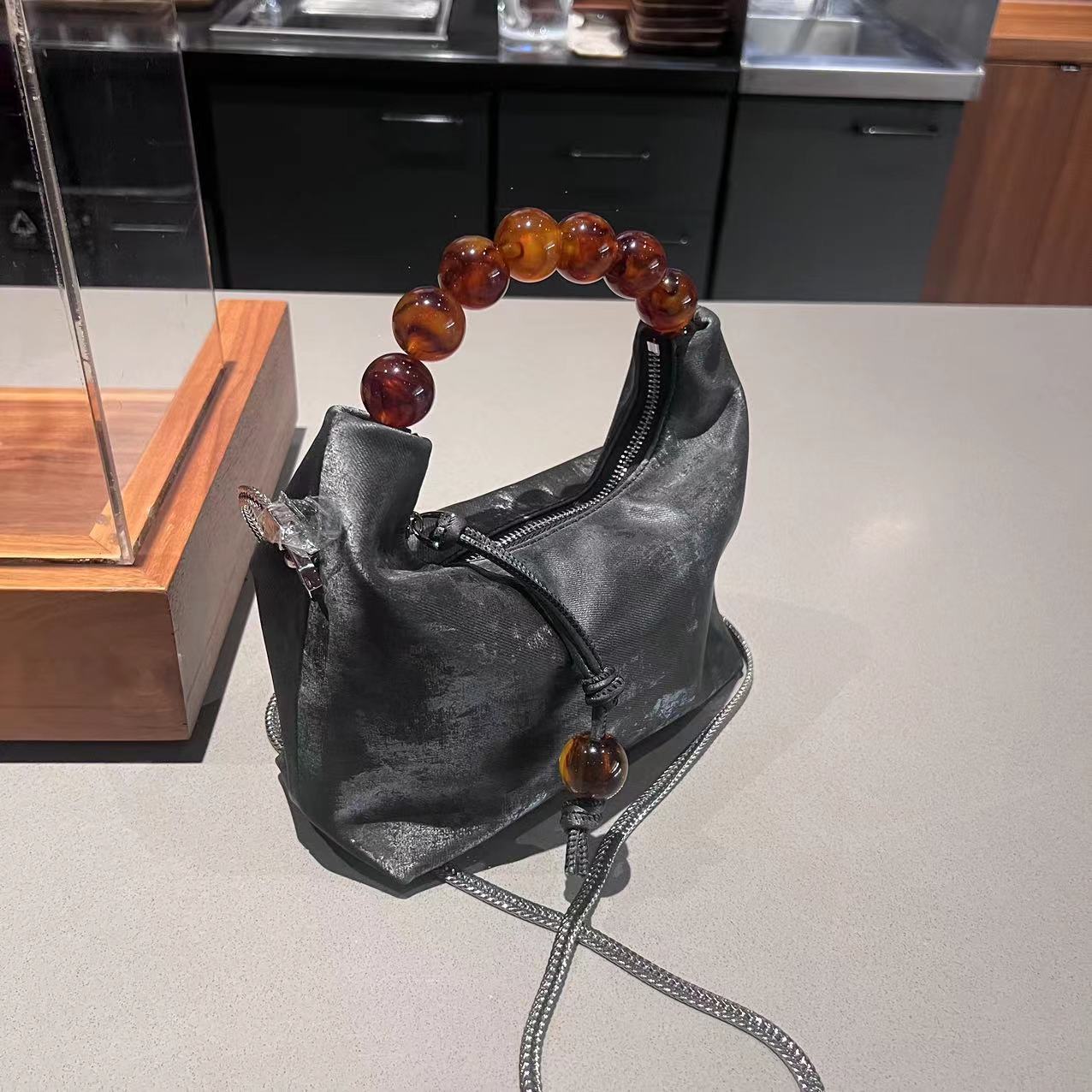 Women's Leather Pearl Niche Retro Textured Premium Handbags