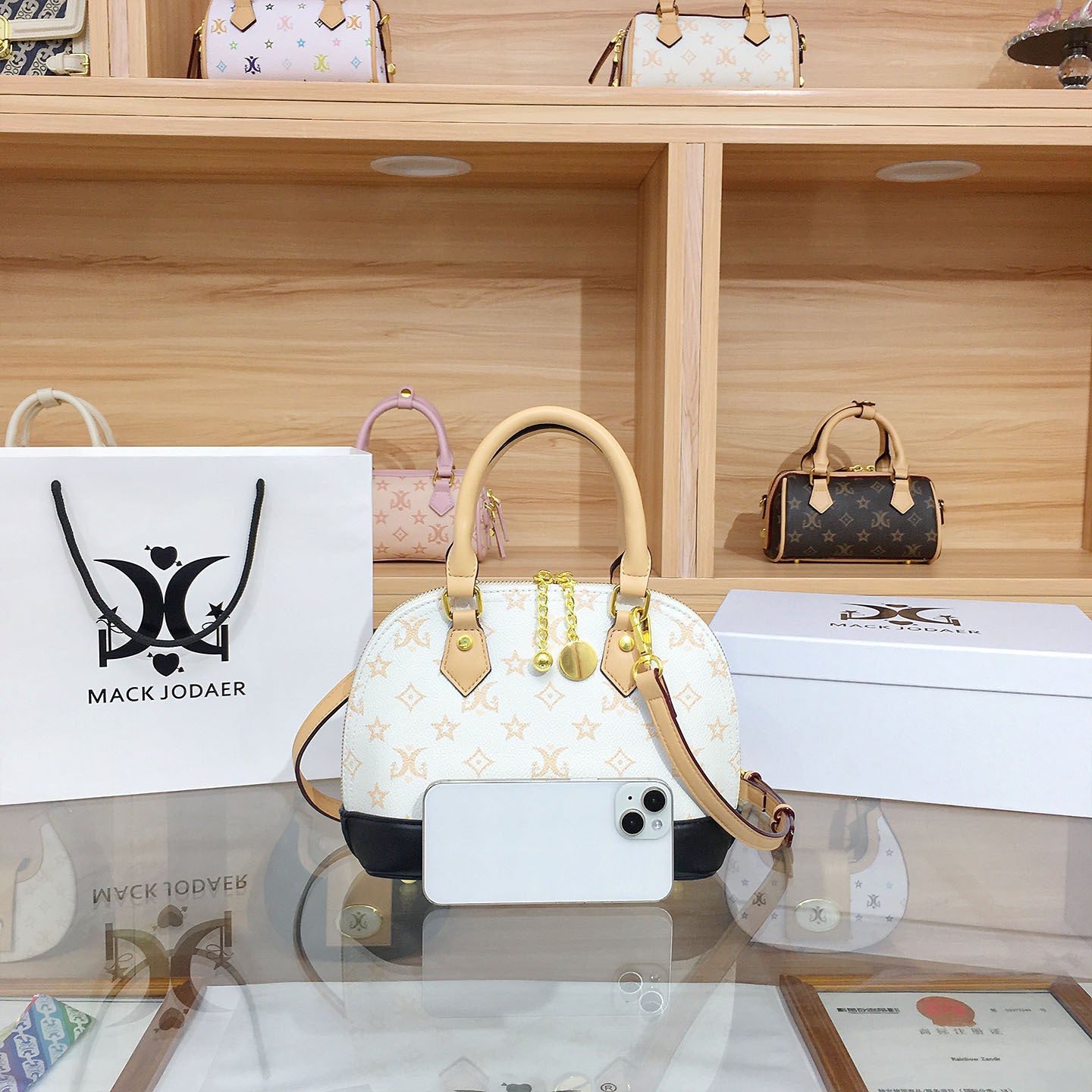 Women's Luxury High-grade Presbyopic Fashionable Shell Handbags