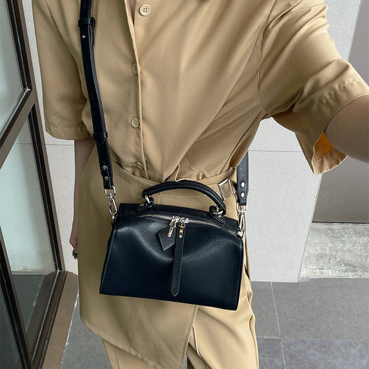 Fashionable Retro Commuter High-grade Pillow Soft Handbags