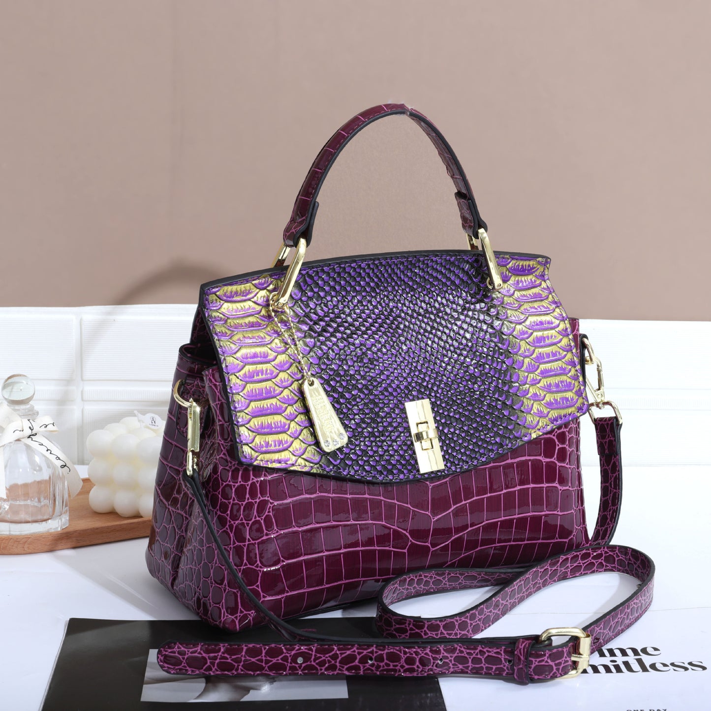 Women's Crocodile Pattern Patent Leather Fashion File Shoulder Bags
