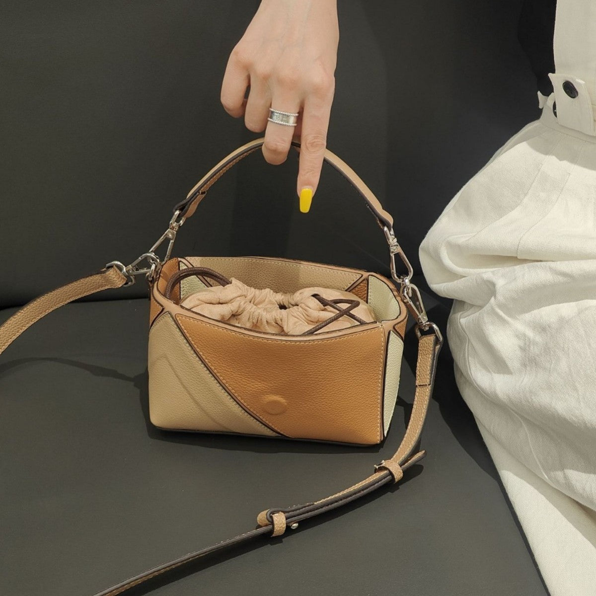 Comfortable Women's High-grade Diamond Geometric Deformation Bucket Bags