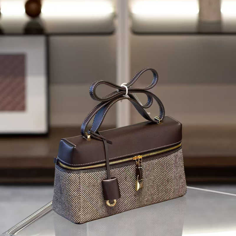 Charming Cowhide Lunch Box Portable Fashion Shoulder Bags