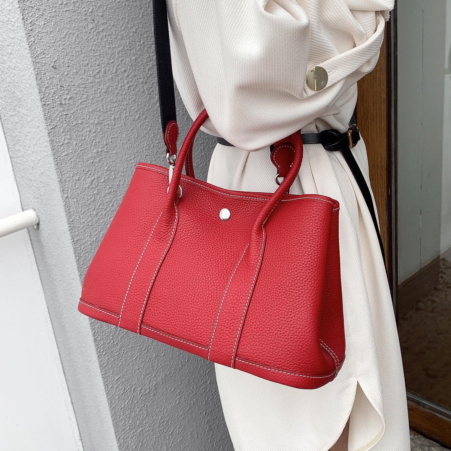 Women's First Layer Cowhide Source Large Capacity Handbags