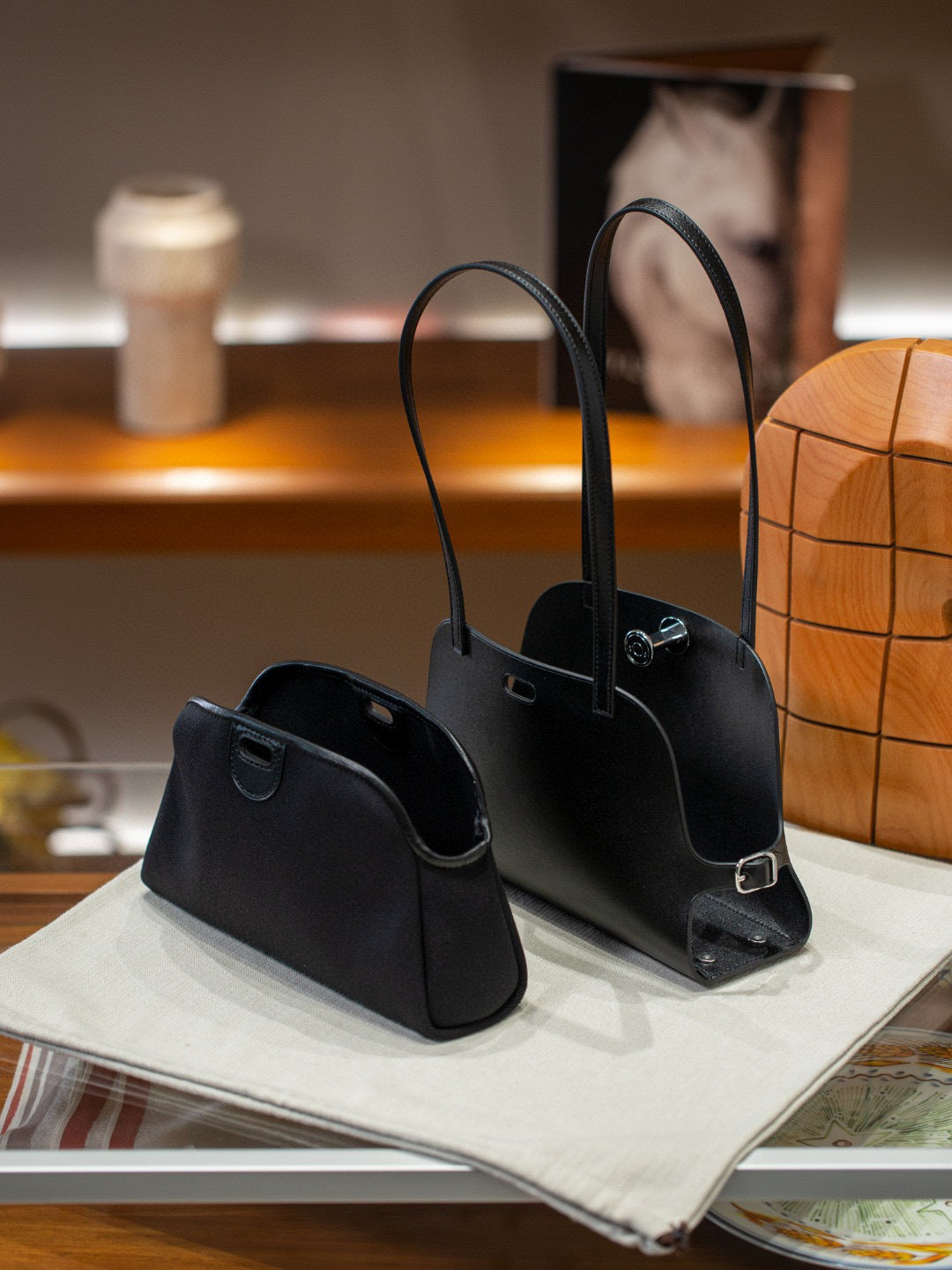 Women's Cowhide Old Money Style Shell Retro Shoulder Bags