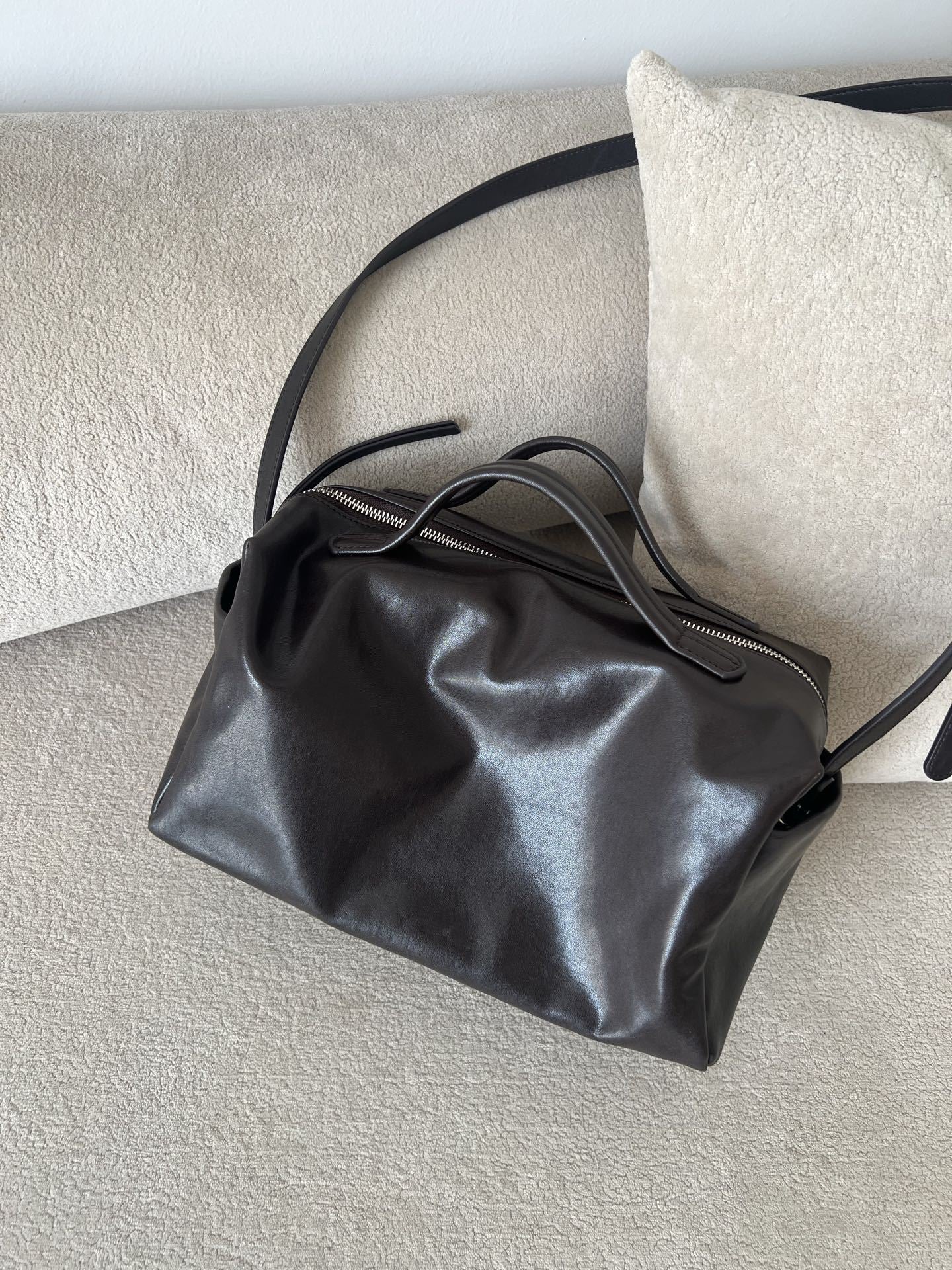 Women's Leisure Layer Leather Soft Large Shoulder Bags