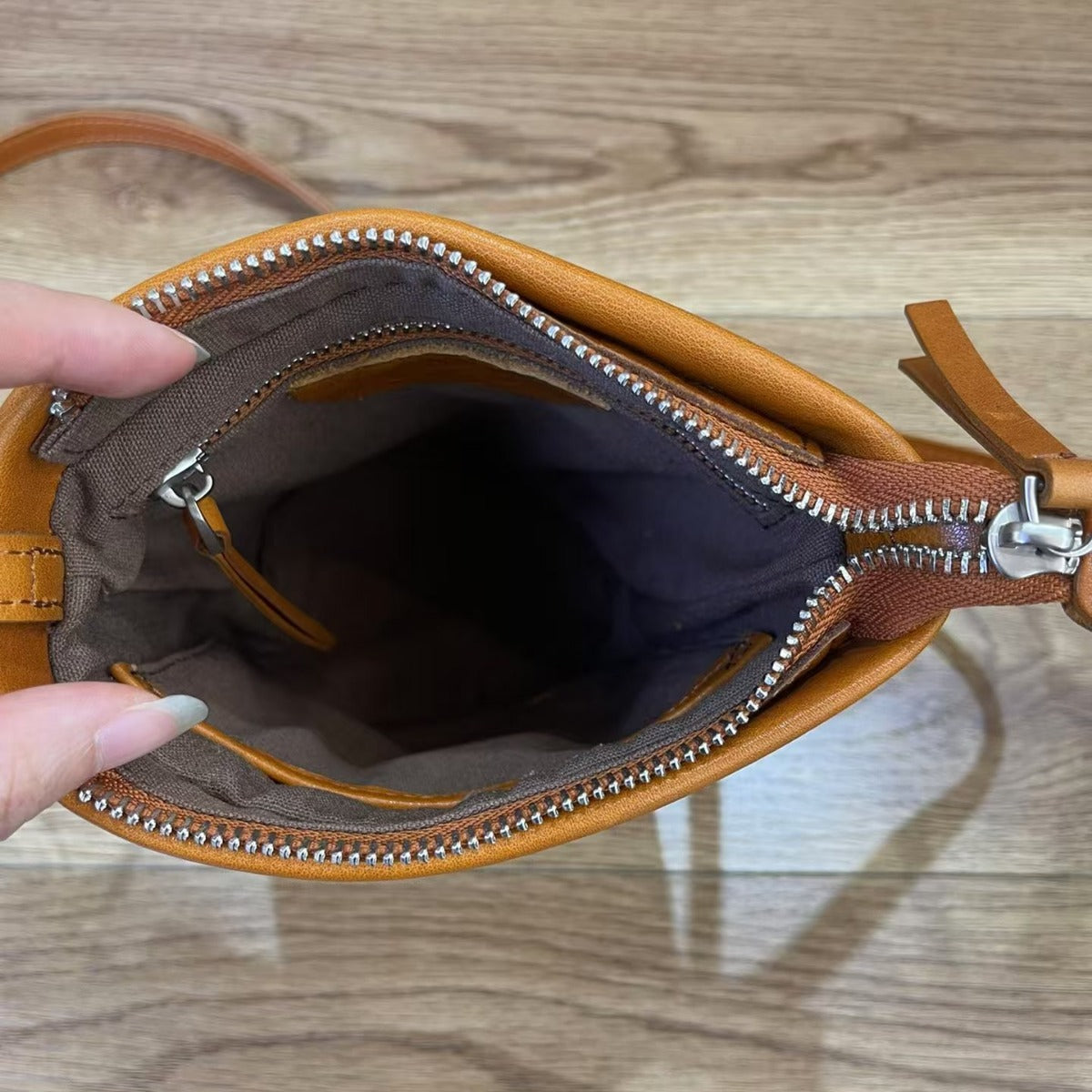 Mobile Retro Simple First Layer Cowhide Crossbody Bags